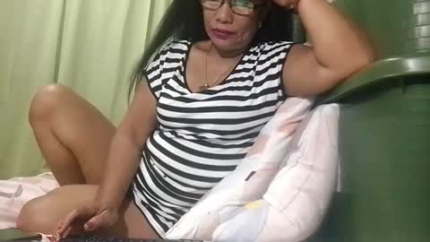 Snapshot of tuchmegently chatting on October 22, 2025, 11:59 pm Mae online show from October 22, 2025, 11:59 pm