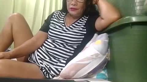 Snapshot of tuchmegently chatting on October 29, 2025, 10:44 pm Mae online show from October 29, 2025, 10:44 pm