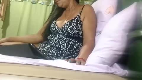 Snapshot of tuchmegently chatting on November 7, 2025, 8:09 pm Mae online show from November 7, 2025, 8:09 pm