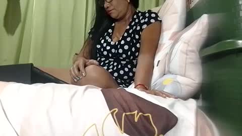 Snapshot of tuchmegently chatting on November 12, 2025, 10:09 pm Mae online show from November 12, 2025, 10:09 pm