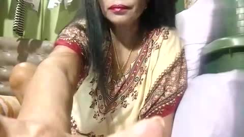 Snapshot of tuchmegently chatting on November 24, 2025, 9:14 pm Mae online show from November 24, 2025, 9:14 pm