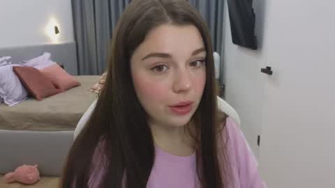 Snapshot of tutti_frutti_ chatting on March 8, 2025, 8:35 pm Ariana online show from March 8, 2025, 8:35 pm