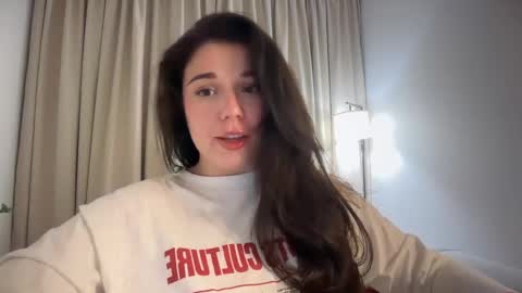 Snapshot of tutti_frutti_ chatting on May 20, 2026, 9:10 pm Ariana online show from May 20, 2026, 9:10 pm