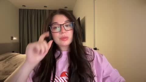 Snapshot of tutti_frutti_ chatting on June 2, 2026, 8:33 pm Ariana online show from June 2, 2026, 8:33 pm