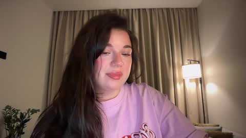 Snapshot of tutti_frutti_ chatting on June 4, 2026, 8:37 pm Ariana online show from June 4, 2026, 8:37 pm