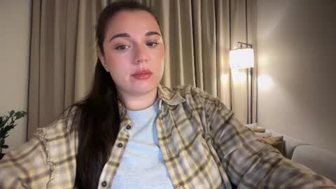 Snapshot of tutti_frutti_ chatting on June 17, 2026, 9:27 pm Ariana online show from June 17, 2026, 9:27 pm