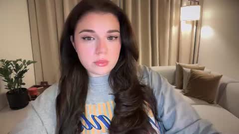 Snapshot of tutti_frutti_ chatting on June 19, 2026, 8:12 pm Ariana online show from June 19, 2026, 8:12 pm
