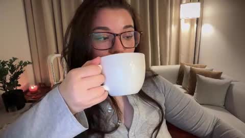 Snapshot of tutti_frutti_ chatting on July 9, 2026, 8:57 pm Ariana online show from July 9, 2026, 8:57 pm