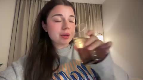 Snapshot of tutti_frutti_ chatting on July 20, 2026, 8:11 pm Ariana online show from July 20, 2026, 8:11 pm