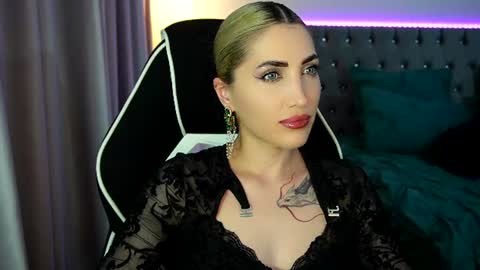 Snapshot of tweety_twist chatting on June 25, 2026, 9:30 pm MayCarrey online show from June 25, 2026, 9:30 pm