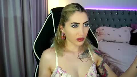 Snapshot of tweety_twist chatting on June 28, 2026, 8:15 pm MayCarrey online show from June 28, 2026, 8:15 pm