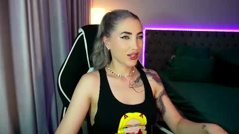 Snapshot of tweety_twist chatting on July 19, 2026, 9:29 pm MayCarrey online show from July 19, 2026, 9:29 pm