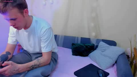 Angus online show from February 1, 2026, 7:34 pm