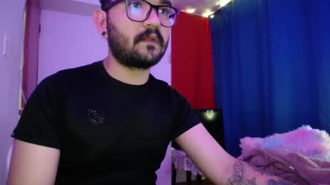 Snapshot of twinflamesxx chatting on February 24, 2026, 5:44 pm TwinFlamesXX online show from February 24, 2026, 5:44 pm