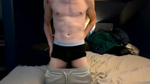 Snapshot of twinkerbell342 chatting on July 26, 2026, 4:09 am Hunter Twink online show from July 26, 2026, 4:09 am