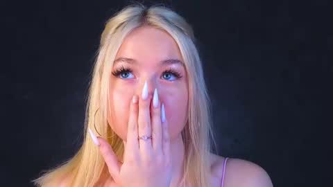 Snapshot of twinklefluff chatting on March 9, 2025, 9:24 am twinklefluff online show from March 9, 2025, 9:24 am