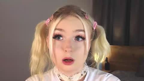 Snapshot of twinklefluff chatting on October 29, 2025, 4:09 pm twinklefluff online show from October 29, 2025, 4:09 pm