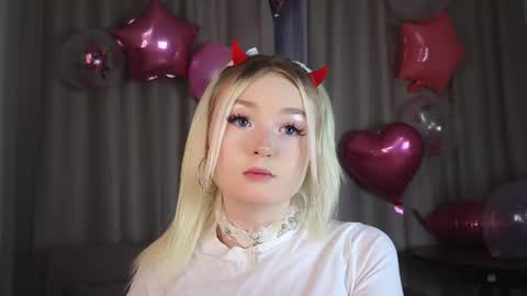 Snapshot of twinklefluff chatting on November 30, 2025, 4:11 pm twinklefluff online show from November 30, 2025, 4:11 pm