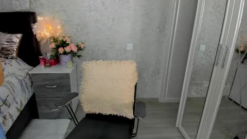 twinklingstar_ online show from April 23, 2026, 4:24 am