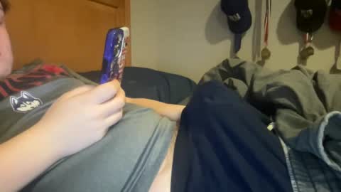 Snapshot of twinkmikexxx12 chatting on February 16, 2025, 4:31 am mike online show from February 16, 2025, 4:31 am