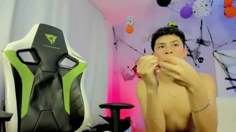 JHOAN LIAM  ZACARIAS online show from October 27, 2025, 8:29 am