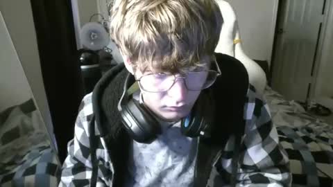 shytwink online show from December 19, 2025, 11:45 pm