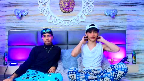 twinslovers_ online show from September 16, 2025, 7:59 pm