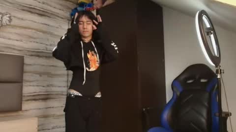 twinslovers_ online show from February 6, 2026, 3:44 am