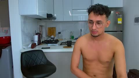 twoboyshot24 online show from October 4, 2025, 12:25 pm