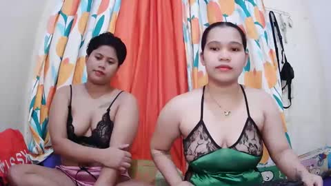 Snapshot of twowetcuties chatting on February 19, 2025, 11:36 pm Lyn and lea online show from February 19, 2025, 11:36 pm