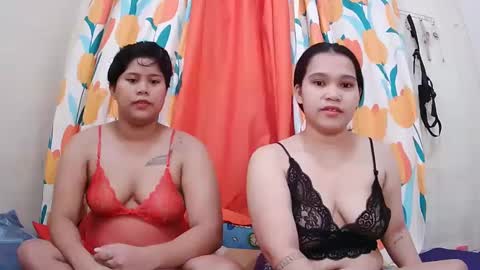 Snapshot of twowetcuties chatting on March 4, 2025, 11:54 pm Lyn and lea online show from March 4, 2025, 11:54 pm