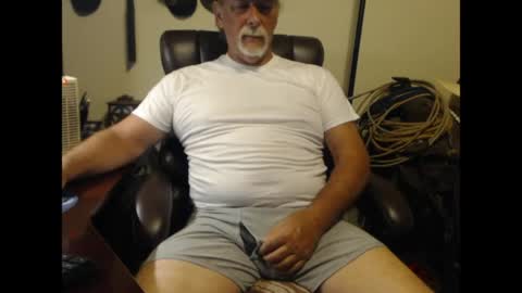 Snapshot of txlobo60 chatting on April 30, 2026, 12:06 am txlobo60 online show from April 30, 2026, 12:06 am