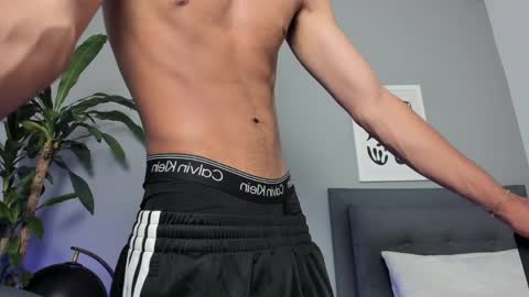 Snapshot of tyler_fox_ chatting on April 23, 2026, 10:01 pm Tyler Fox online show from April 23, 2026, 10:01 pm