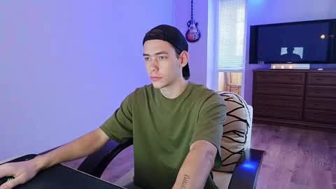 Snapshot of tyler_hack chatting on October 6, 2025, 11:07 am Tyler and Chris online show from October 6, 2025, 11:07 am