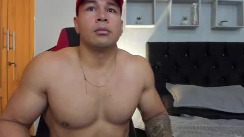tyler_hank1 online show from May 14, 2026, 12:56 pm