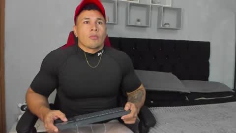 tyler_hank1 online show from July 29, 2026, 2:21 am