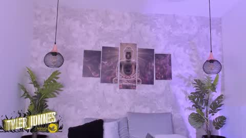 Snapshot of tyler_jonnes chatting on December 15, 2024, 8:08 am Tyler online show from December 15, 2024, 8:08 am