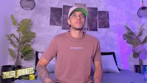 Snapshot of tyler_jonnes chatting on December 20, 2024, 8:17 am Tyler online show from December 20, 2024, 8:17 am