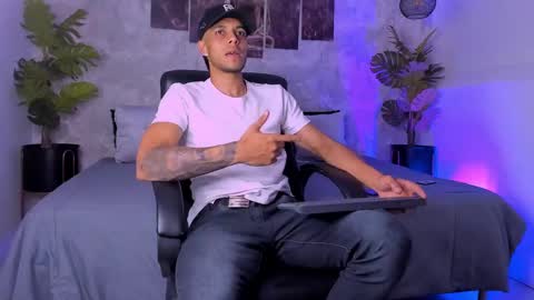 Snapshot of tyler_jonnes chatting on December 22, 2024, 8:47 pm Tyler online show from December 22, 2024, 8:47 pm