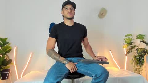 Snapshot of tyler_jonnes chatting on February 22, 2025, 11:03 pm Tyler online show from February 22, 2025, 11:03 pm