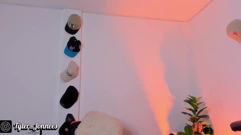 Snapshot of tyler_jonnes chatting on October 23, 2025, 10:08 pm Tyler online show from October 23, 2025, 10:08 pm