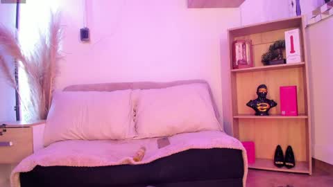 Snapshot of tylla__ chatting on June 5, 2026, 6:52 am tylla__ online show from June 5, 2026, 6:52 am