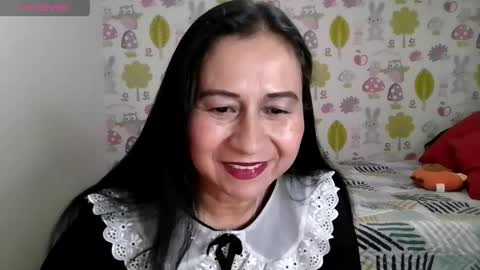 Snapshot of tyna_b chatting on May 6, 2026, 3:50 pm Tyna online show from May 6, 2026, 3:50 pm