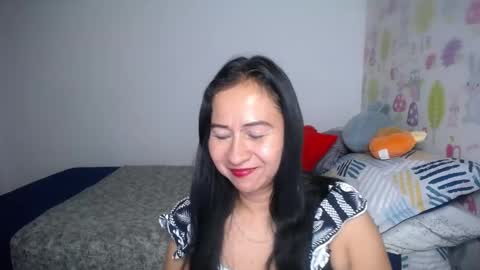 Snapshot of tyna_b chatting on May 15, 2026, 9:49 am Tyna online show from May 15, 2026, 9:49 am