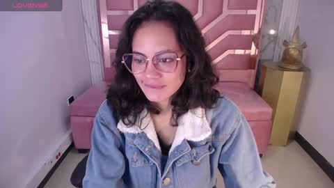 Snapshot of tyna_ch chatting on December 9, 2024, 4:26 pm TYNA online show from December 9, 2024, 4:26 pm
