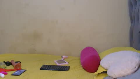 tynniee online show from February 9, 2026, 2:04 am