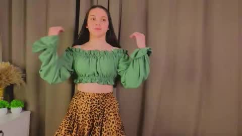 Snapshot of tyrasyversen chatting on November 26, 2025, 11:00 am Emily online show from November 26, 2025, 11:00 am