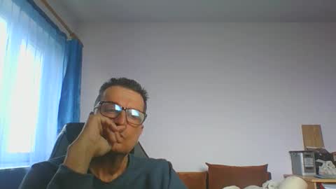 Snapshot of ulmeni4 chatting on February 17, 2026, 8:11 am ulmeni4 online show from February 17, 2026, 8:11 am