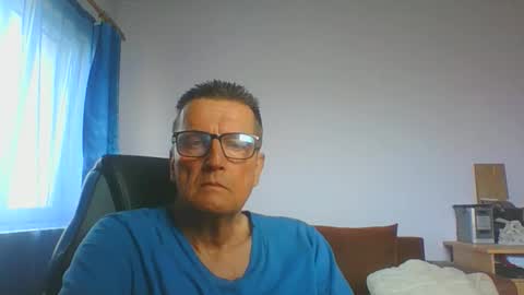 Snapshot of ulmeni4 chatting on March 17, 2026, 7:01 am ulmeni4 online show from March 17, 2026, 7:01 am