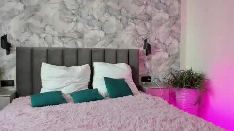 Melena online show from October 21, 2025, 4:35 am